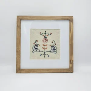 قاب چوبی گلدوزی طرح سیب و پریزاد