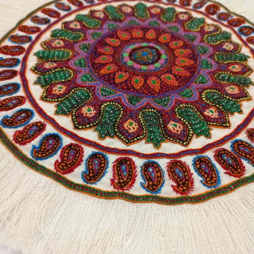 جهانی از رنگ و طرح در قطعات پته دوزی