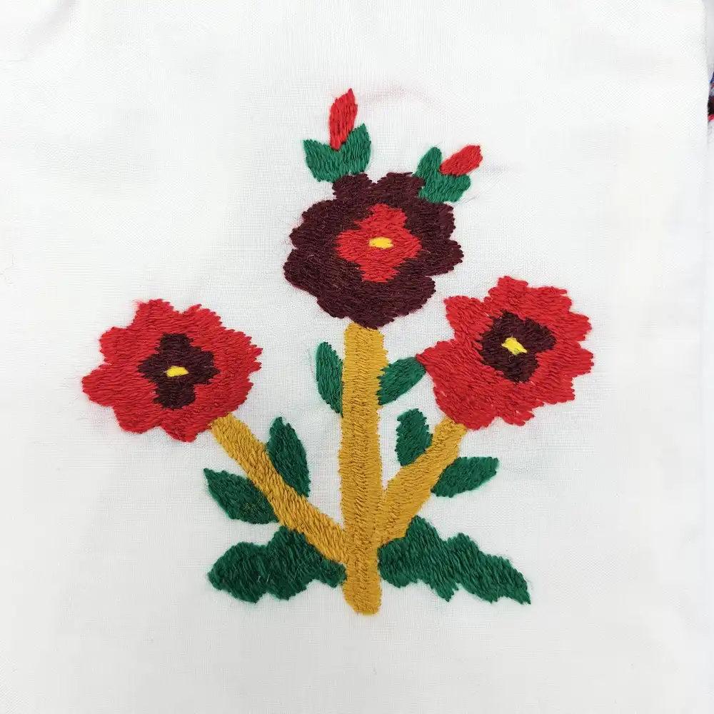 کیسه پارچهای گلدوزی طرح گل