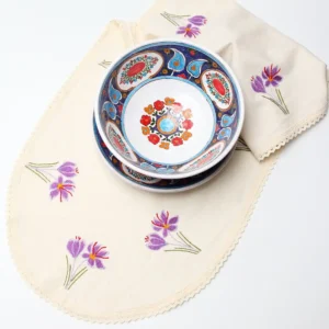 رومیزی رانر گلدوزی طرح زعفران