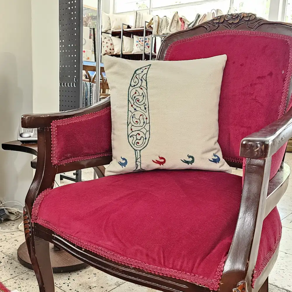کاور کوسن دست دوز گلدوزی شده طرح سرو