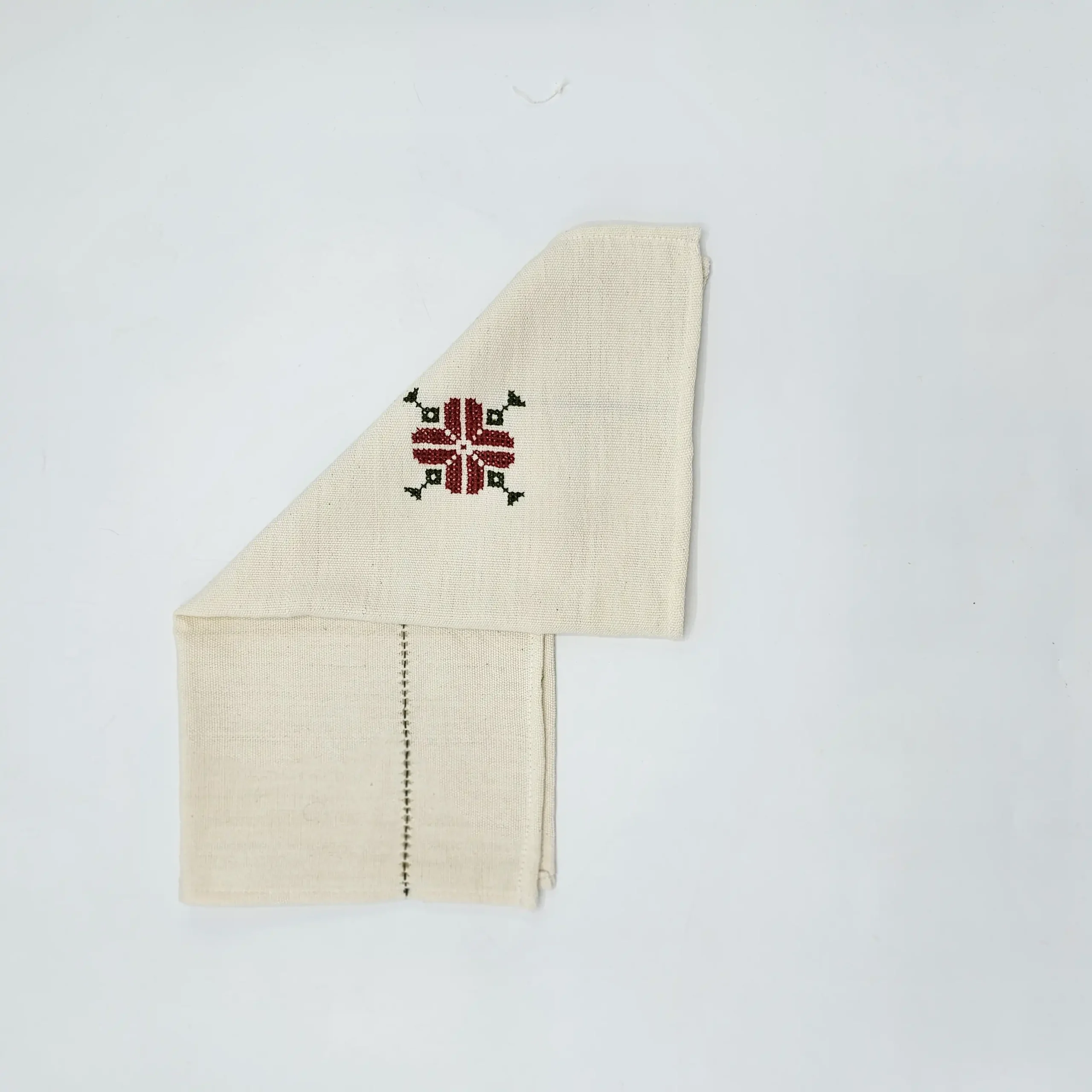 دستمال سفره شماره دوزی گل زرشکی