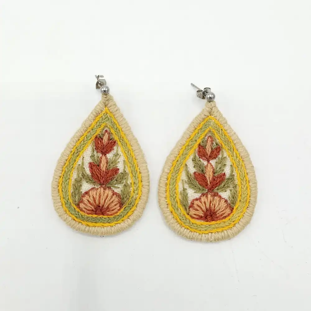 گوشواره پتهدوزی طرح اشکی گوشواره پتهدوزی طرح اشکی