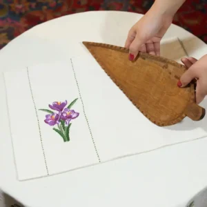 زیر‌بشقابی گلدوزی زعفران