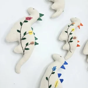 عروسک دایناسور پارچهای گلدوزی