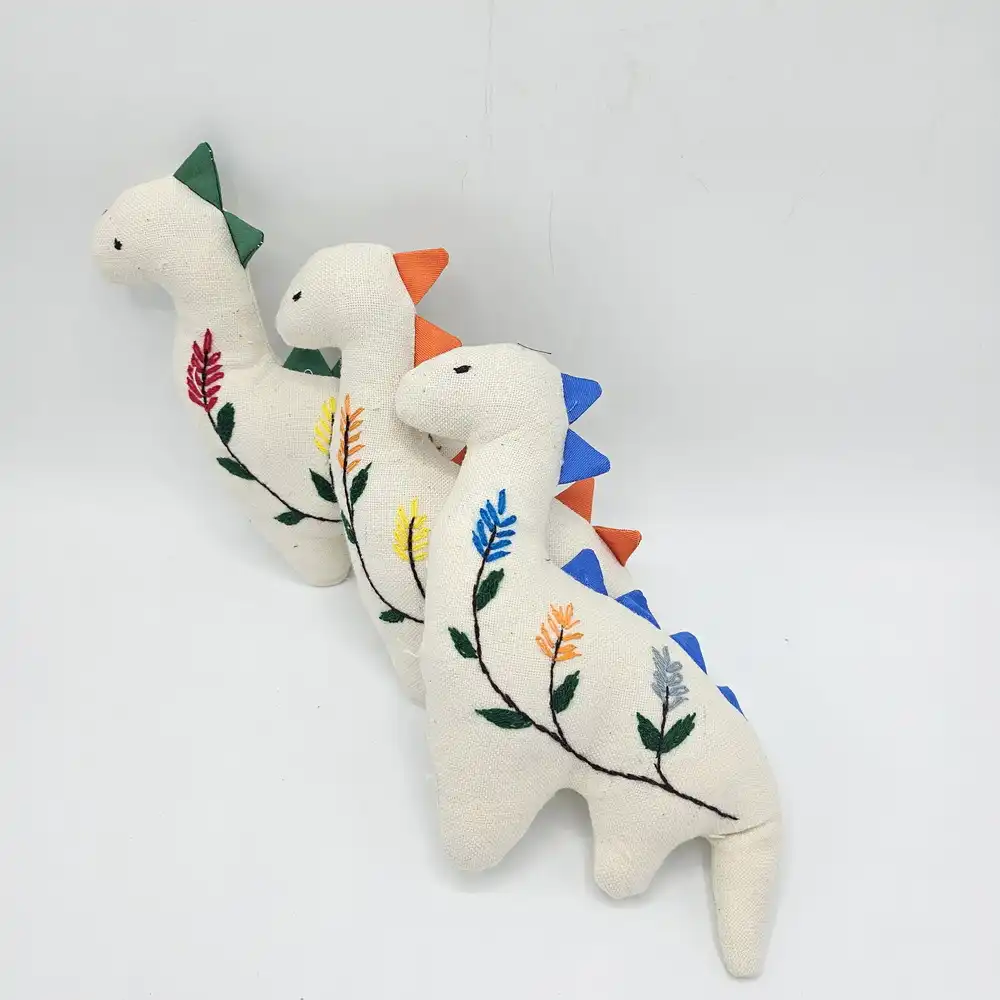 عروسک دایناسور پارچهای گلدوزی