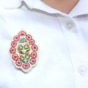 سنجاق سینه پته دوزی طرح باغ گل