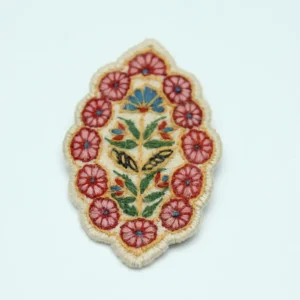 سنجاق سینه پته دوزی طرح باغ گل