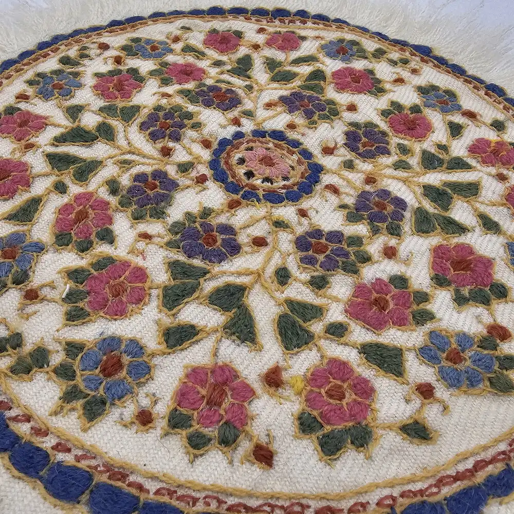 رومیزی پته دوزی کوچک گرد گیاهی صورتی-بنفش