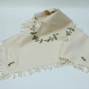 رومیزی سوزندوزی بلوچ طرح برگ و آینه سبز و بژ